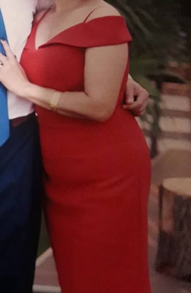 Dizde kırmızı abiye - Görsel 4