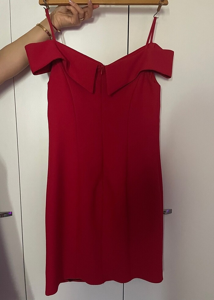 Dizde kırmızı abiye - Görsel 2