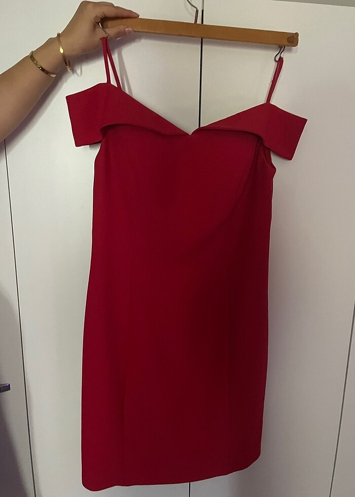 Dizde kırmızı abiye - Görsel 3