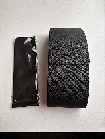 Prada güneş gözlüğü