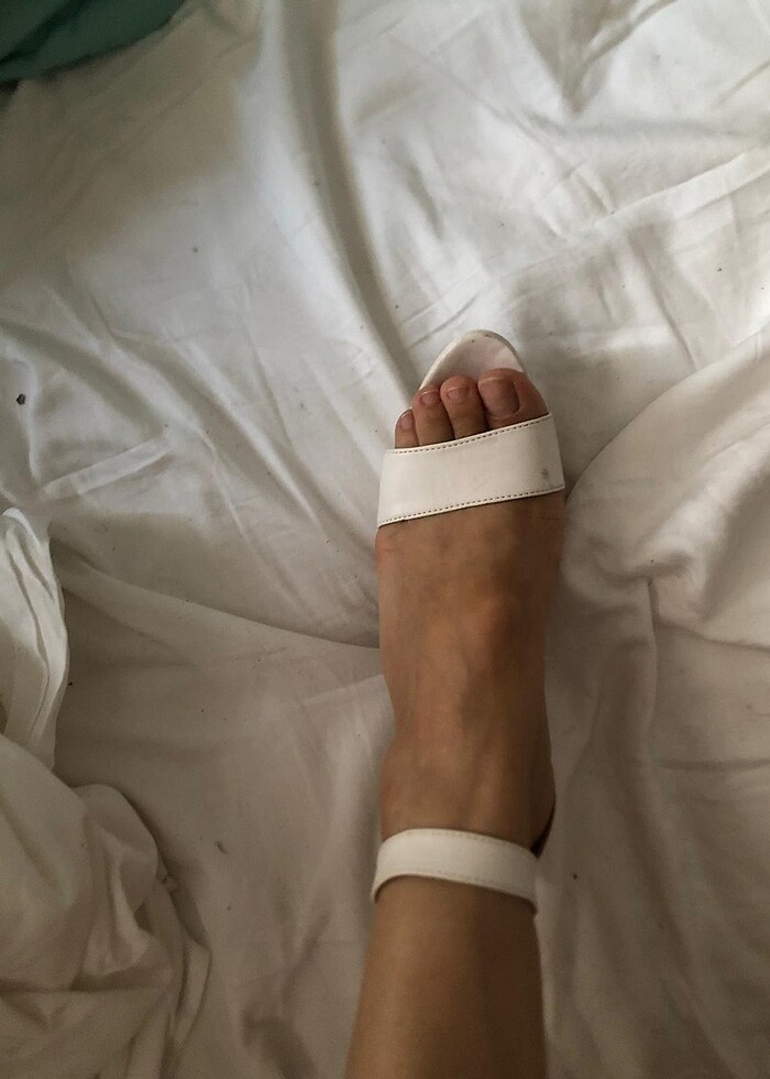 Beyaz topuklu - Görsel 2