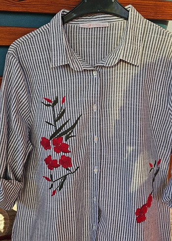 Nakışlı Düğmeli Gri Kadın Gömlek - Görsel 6