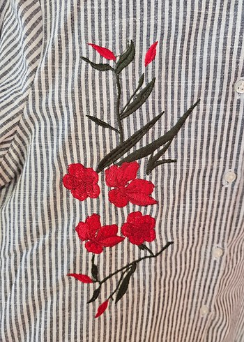 Nakışlı Düğmeli Gri Kadın Gömlek - Görsel 2