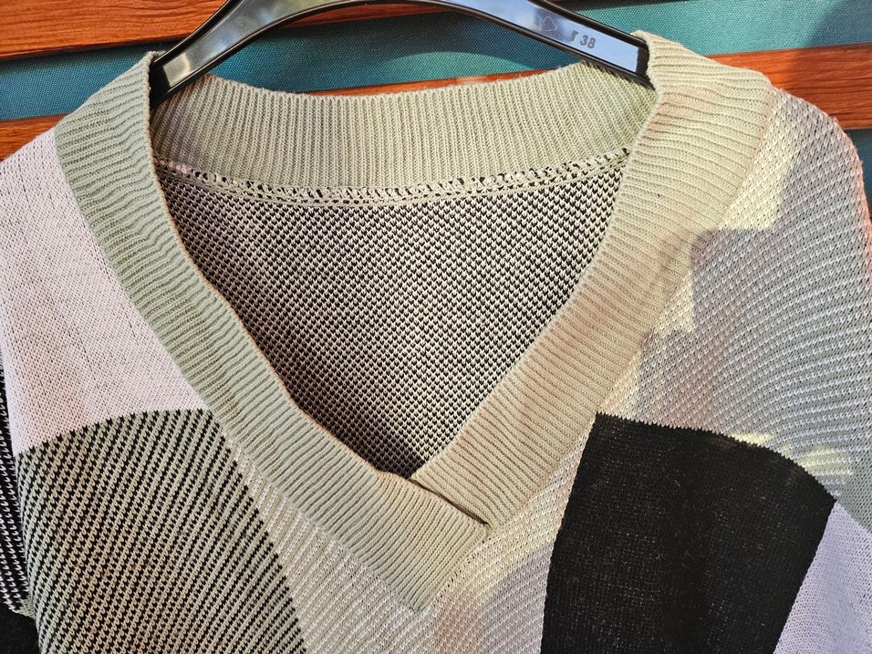 Kadın V Yaka Örgü Salaş Kazak - Görsel 4