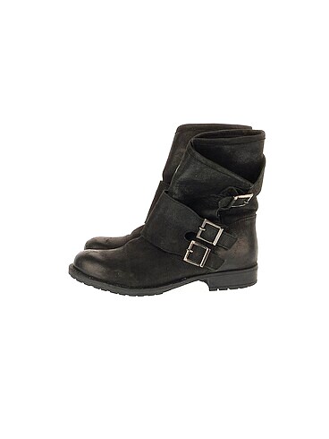Carvela Bot %70 İndirimli.