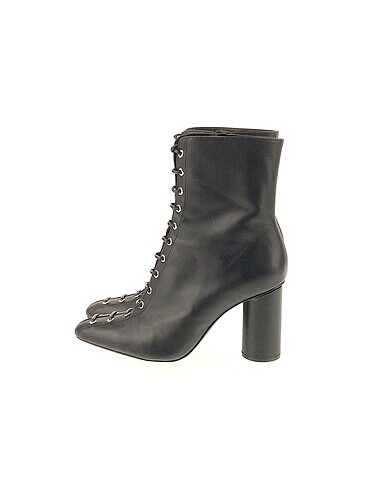 Zara Bot %70 İndirimli.