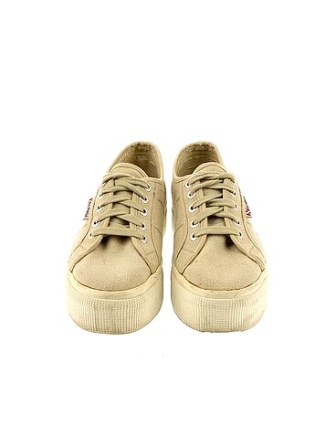 37 Beden Superga Spor Ayakkabı %70 İndirimli.