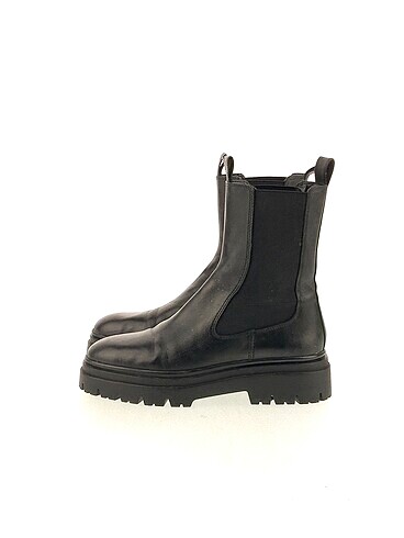 Zara Bot %70 İndirimli.