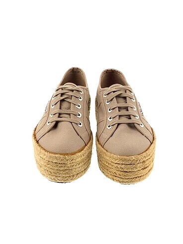 37 Beden Superga Spor Ayakkabı %70 İndirimli.