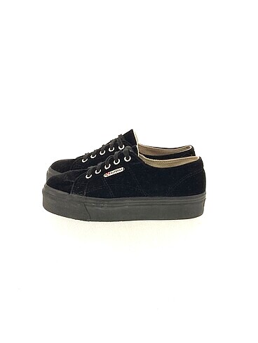 Superga Spor Ayakkabı %70 İndirimli.