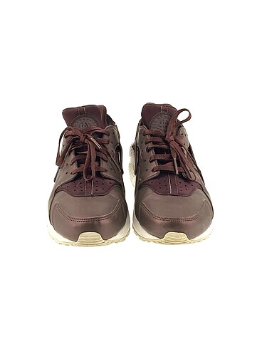 37 Beden Nike Spor Ayakkabı %70 İndirimli.