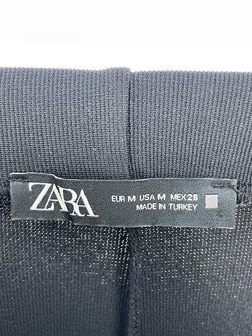 m Beden siyah Renk Zara Düz Kesim %70 İndirimli.