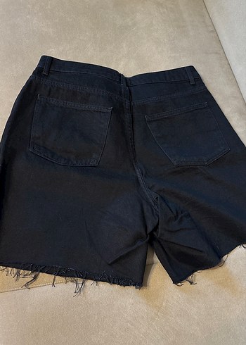Siyah Bol Kesim Mini Denim Şort - Görsel 4