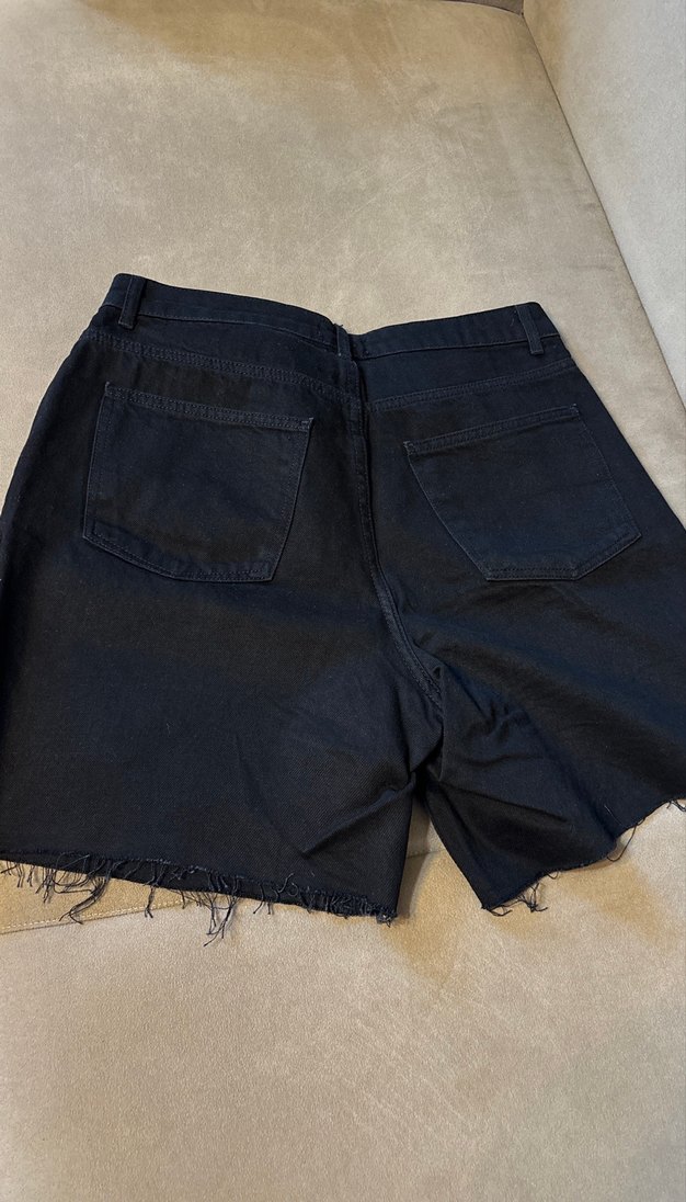 Siyah Bol Kesim Mini Denim Şort - Görsel 4