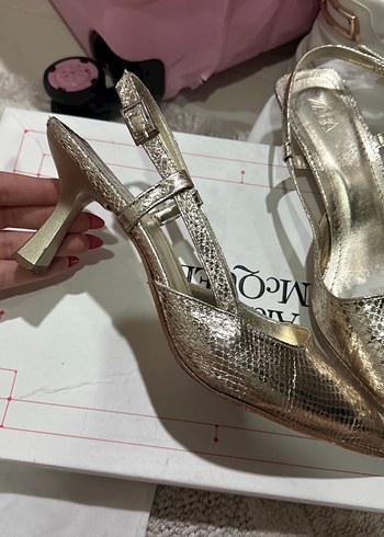 40 Beden altın Renk Zara model Altın Renkli Yılan Desenli Stiletto Topuklu Ayakkabı