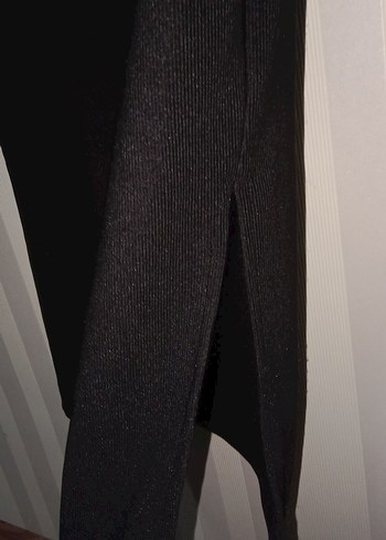 Boncuk Detaylı Siyah Uzun Triko Elbise - Görsel 3