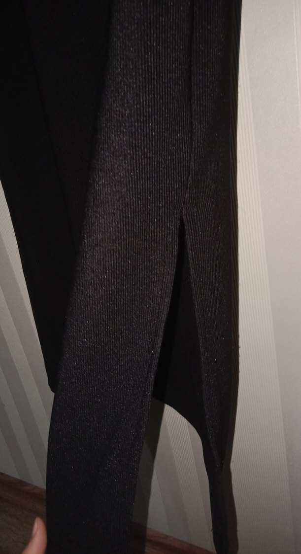 Boncuk Detaylı Siyah Uzun Triko Elbise - Görsel 3