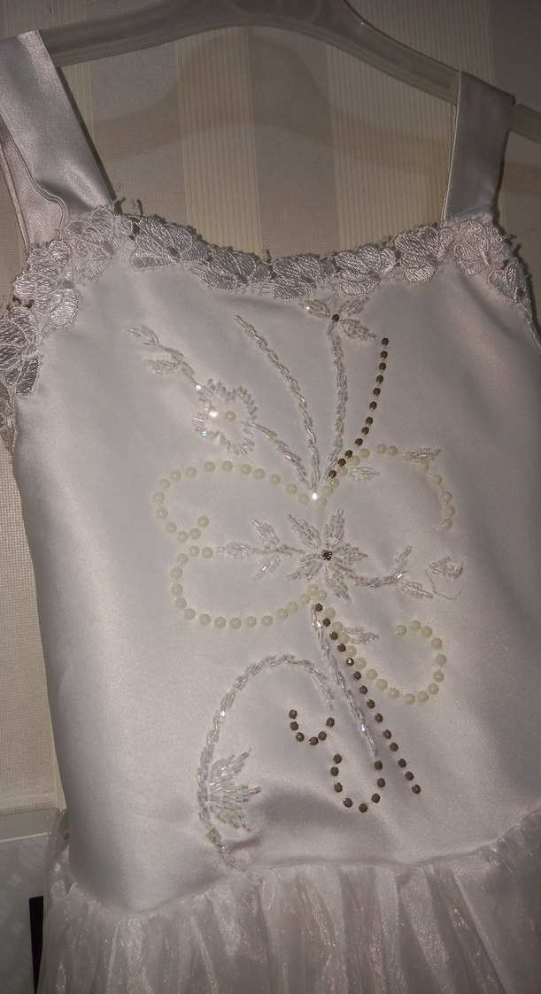 Beyaz Nakışlı Klasik Kız Çocuk Elbisesi - Görsel 3