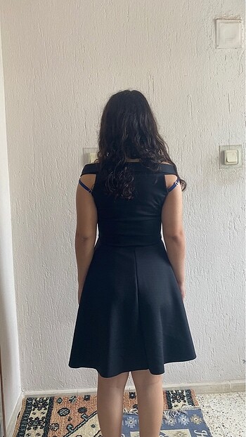 Diğer Siyah parlak model siyah elbise
