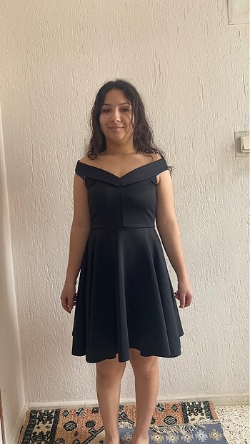 Siyah parlak model siyah elbise