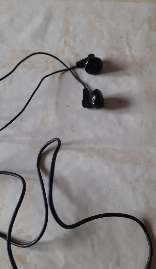Siyah Kablolu Kulaklık - Görsel 3