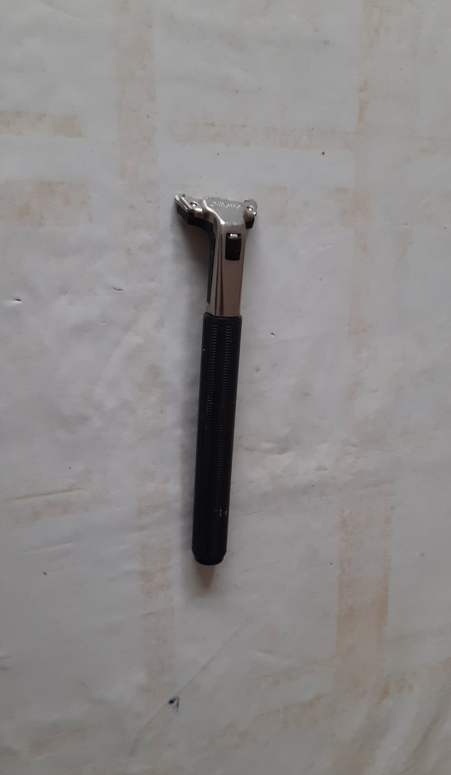 Gri Gillette Tıraş Makinesi - Görsel 2