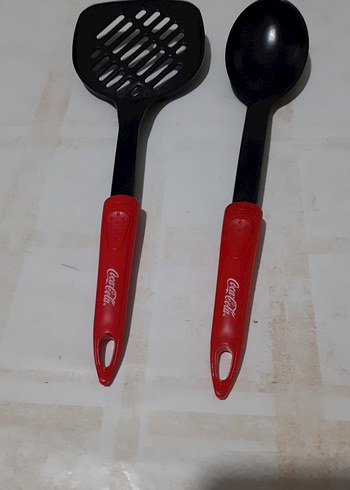 Kırmızı Coca-Cola Saplı Plastik Mutfak Kepçeleri