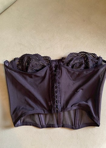 Siyah Dantel Detaylı Straplez Bustiyer - Görsel 4