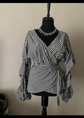 Zara Kemerli V Yakalı Siyah Kareli gömlek