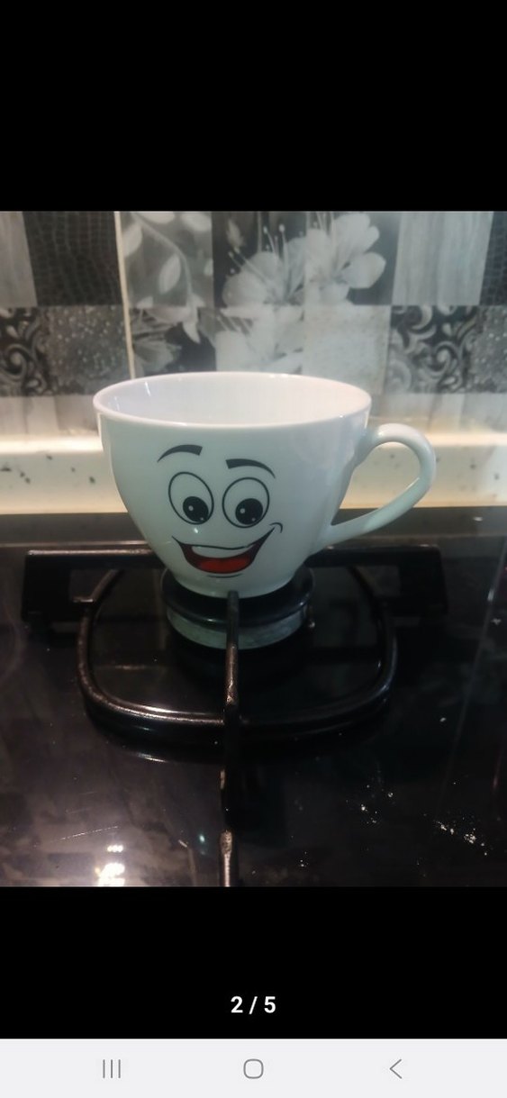 Renkli gülen yüz desenli beyaz kupa - Görsel 2