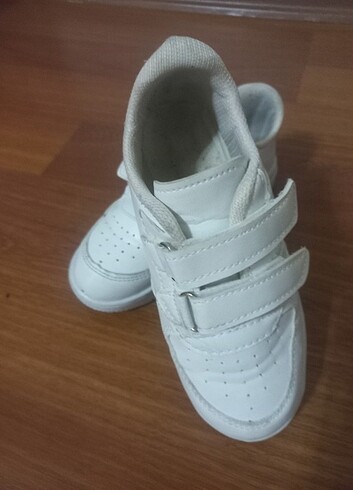 32 Beden Adidas erkek cocuk ayakkabi