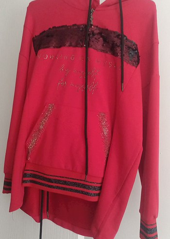 Kırmızı Kapüşonlu Nakış Detaylı Kadın Sweatshirt