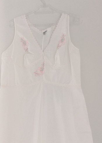 Nakışlı V Yakalı Uzun Beyaz Kadın gecelik sabahlık - Görsel 4