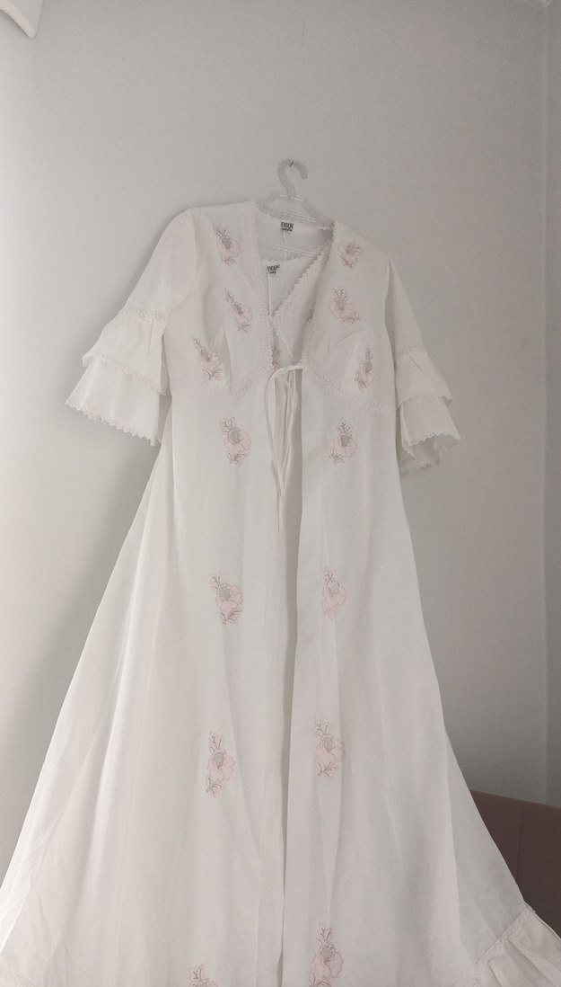 Nakışlı V Yakalı Uzun Beyaz Kadın gecelik sabahlık - Görsel 5