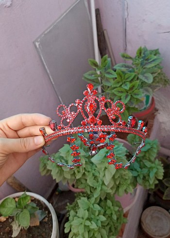 Kırmızı Parlak Taşlı Taç - Görsel 3