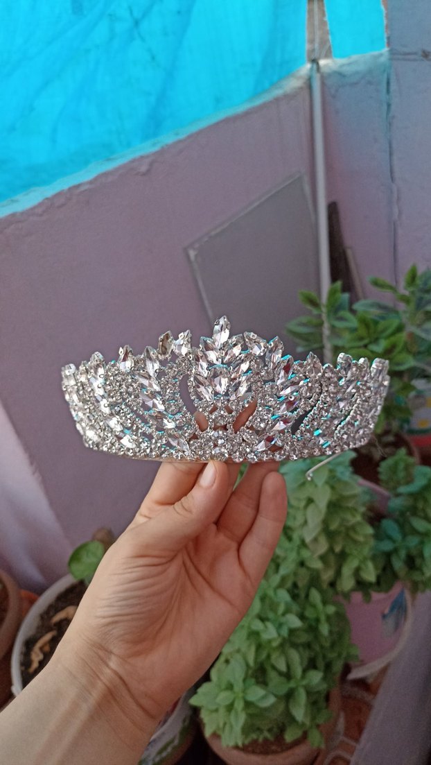 Beyaz Taşlı Klasik Taç - Görsel 3