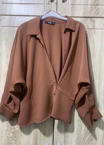 V Yaka Düğmeli Kadın Gömlek - Görsel 3