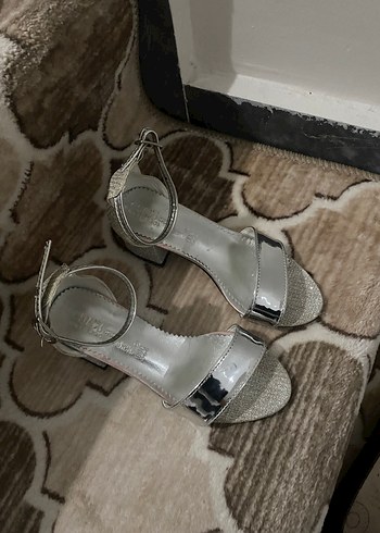 Gümüş Topuklu Çocuk Ayakkabısı - Görsel 2