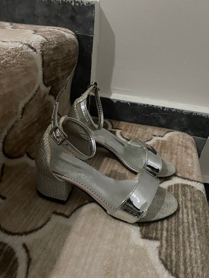 Gümüş Topuklu Çocuk Ayakkabısı - Görsel 4