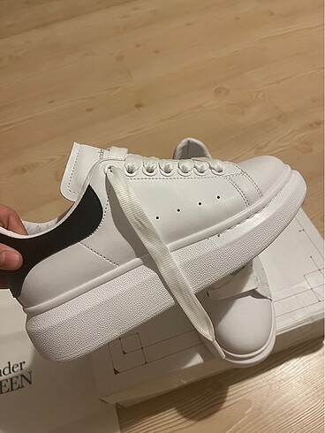 38 Beden Alexander McQueen