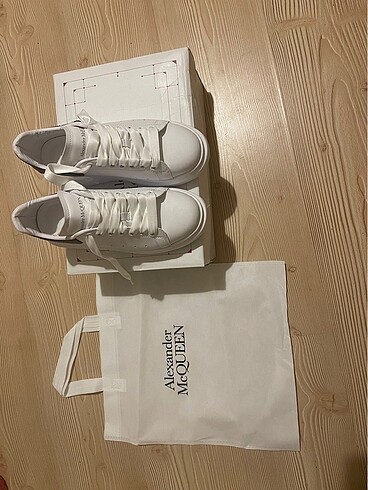 Alexander McQueen Alexander McQueen