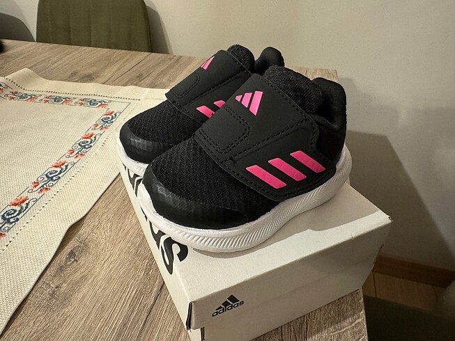 19 Beden siyah Renk 19 numara Adidas Spor Ayakkabı