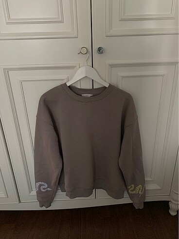 sweatshirt