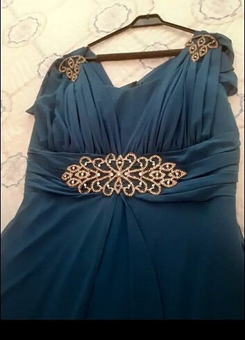 Armine Zumrut yesil sifon abiye uzun