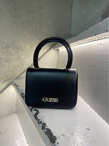 Guess kol çantası