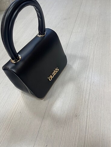  Beden Guess kol çantası