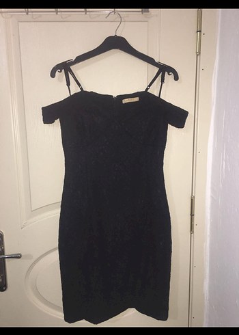 36 Beden Dantel Detaylı Siyah Midi Strappy Elbise