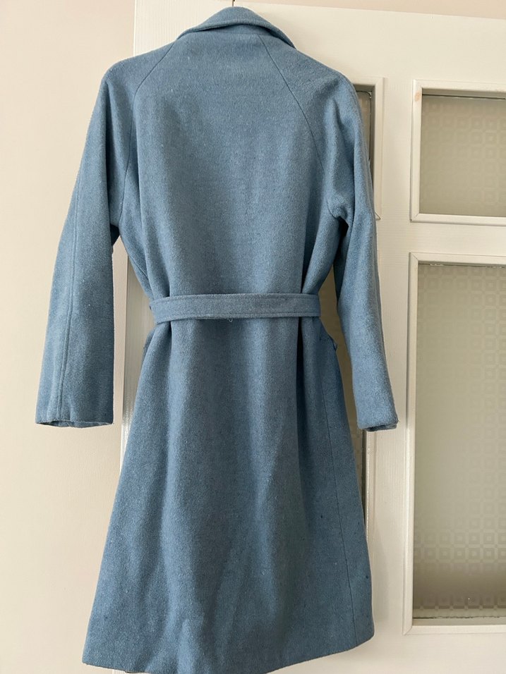 Mavi Düğmeli Uzun Kaban - Görsel 4