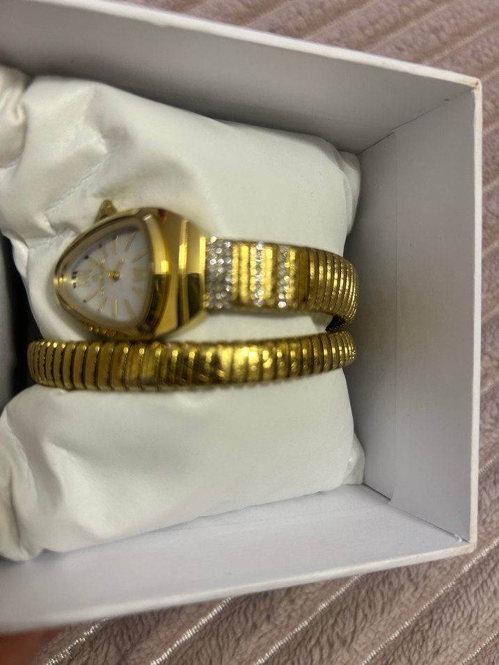 Klasik Altın Renkli Kadın Saat - Görsel 5