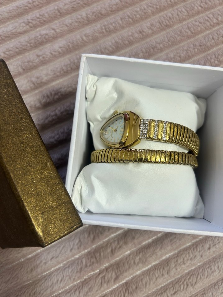 Klasik Altın Renkli Kadın Saat - Görsel 4